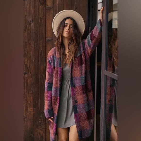 Cozy Plaid Heartloom Sweater Medium - Picture 7 of 7